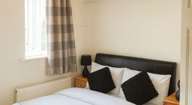 Home At City AirPort Excel EastLondon UN, Забронировать Отель «постель и завтрак» Отели Большого Лондона с парковкой, Парковка
