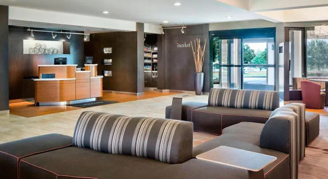 Кровать в общем номере Courtyard by Marriott Dallas Arlington Entertainment District