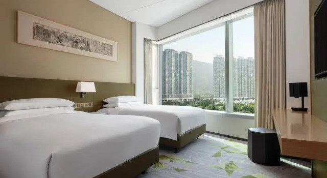 Четырёхместный номер Standard с видом на город Sheraton Hong Kong Tung Chung Hotel