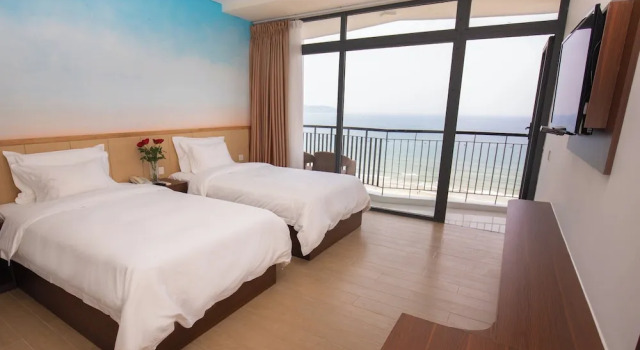 Двухместный номер Executive с балконом и с видом на океан Lunar Hotel Danang