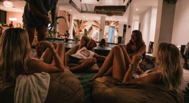 Кровать в общем номере Coco & Pineapple Pants Hostel
