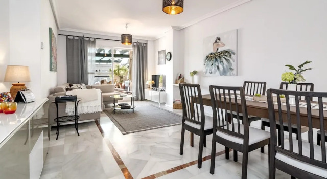 LCR4 - Large 3 bed apt close to beach, port, Забронировать Отель Бизнес-отели Марбелья, рядом с Casino Marbella, 4* 5*