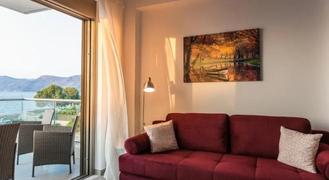 Niovi Seaside Suites