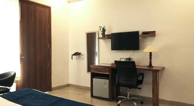 Haven Hotel Sector 31,Gurugram