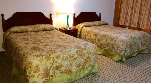 Четырёхместный номер Standard Horse Cave Motel