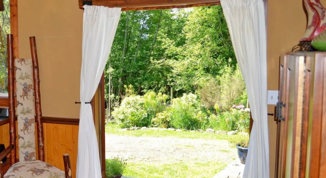 Alderwood Cottage & Suite - Bowen Island, Забронировать Дом для отпуска Боуэн Айлэнд Lower Mainland British Columbia
