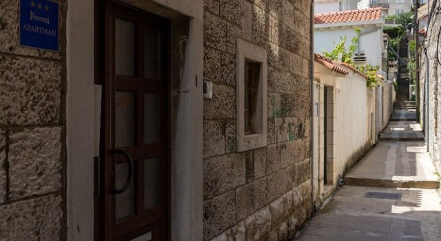 Apartment Van Gogh