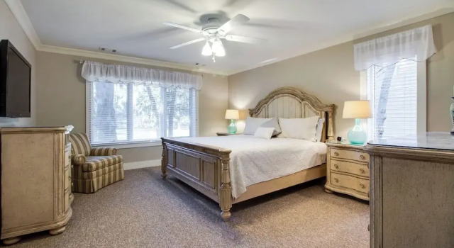 2220 Heritage Villas at The Sea Pines Resort, Забронировать Курортный отель Отели Хилтон-Хед-Айленд с парковкой, рядом с Stan Smith Tennis Academy, Парковка
