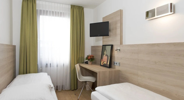 Четырёхместный номер Standard Hotel Amba