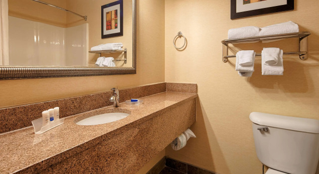 Четырёхместный номер Standard Best Western Plus Pontoon Beach