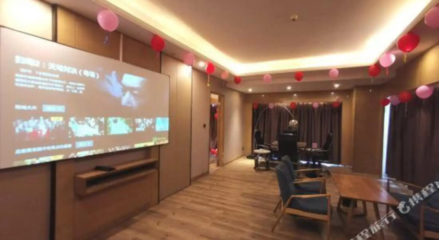 Sweet Fruit Charm International Hotel (Foshan West Station Shati Airport Store)