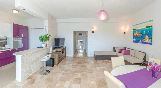Stunning Apartment in Vinisce With Wifi and 2 Bedrooms, Rezerwuj Apartament Hotele w Split-Dalmatia County z parkingiem, Parking