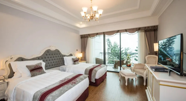 Номер Deluxe с балконом Vinpearl Resort & Spa Ha Long