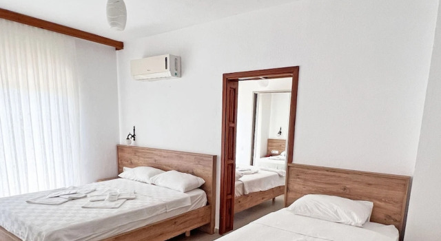 Трёхместный семейный номер Standard с балконом Apollon Hotel