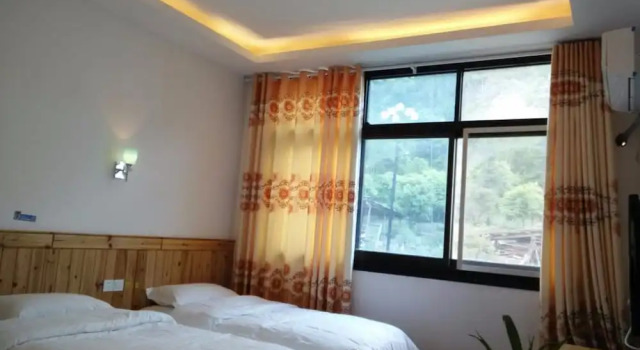 Трёхместный номер Standard Zhang Jiajie Longquan Inn