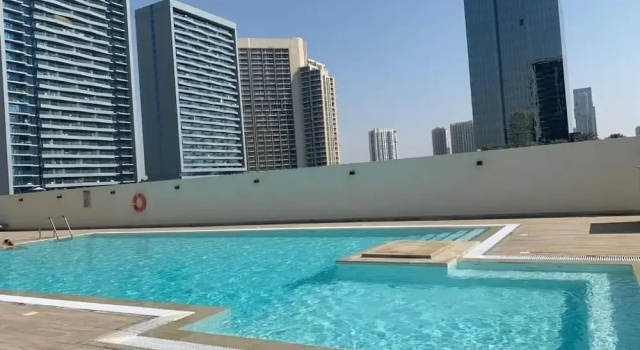 NEW Direct Golf View Sport City 2BD, Забронировать Дом для отпуска Коттеджи Эмирата Дубая, рядом с Meaisem City Centre, Коттедж