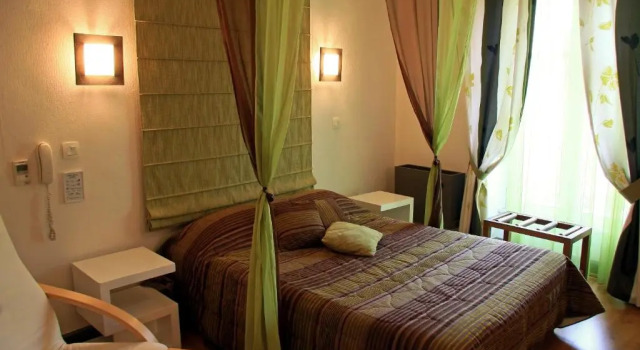 Двухместный номер Standard Logis Hôtel Restaurant Grand Hôtel de Lyon