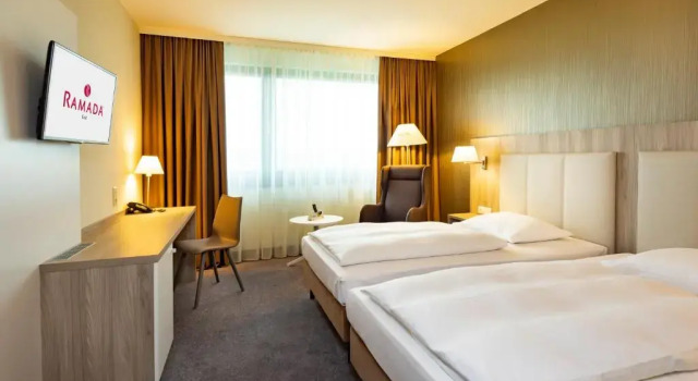 Четырёхместный номер Standard Hotel Ramada by Wyndham Graz