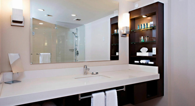 Четырёхместный клубный номер Standard Delta Hotels by Marriott Victoria Ocean Pointe Resort