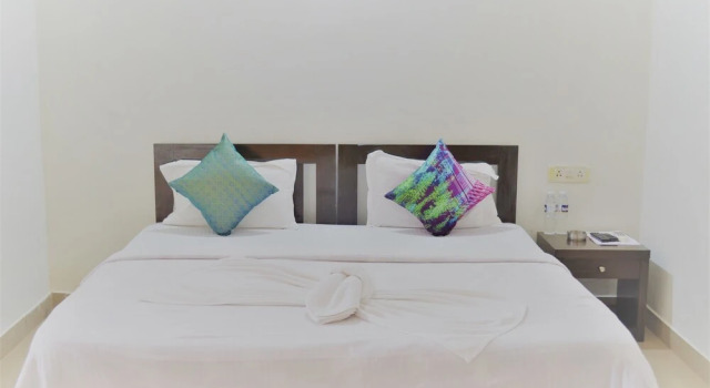Goaxa Inn mrkt by Splenor, Book Hotel Hotels in Goa with a Pool, Swimming Pool