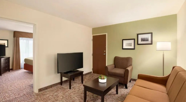 Двухместный люкс c 1 комнатой Garner Hotel Augusta West by IHG