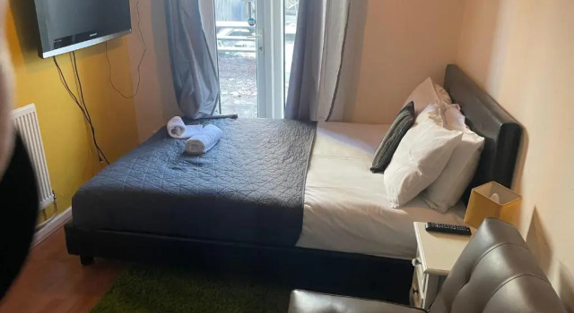 New Cross Mews - NHS STAFF-Contractors welcome 7 Beds 2 Bathrooms-free parking, Varaa Hotelli Wolverhampton West Midlands