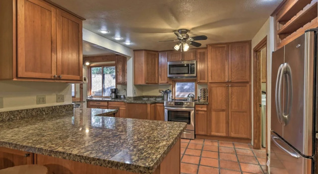 Коттедж Flagstaff Home w/ On-site Trails, 3 Mi to Dtwn!