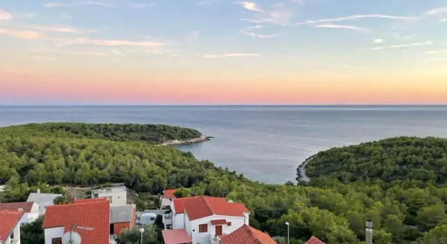 Sunrise Sunset Seaview Walk to Vis Iconic Beaches, Prenota Appartamento Vis 