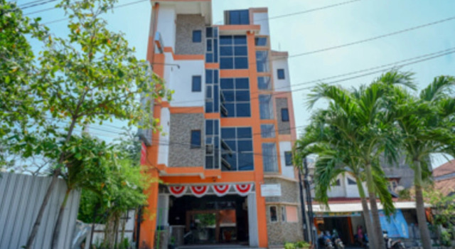 RedDoorz Plus near Ciputra Mall Simpang Lima 2