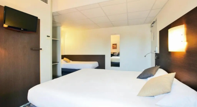 Трёхместный номер Standard Hôtel Kyriad La Rochelle Centre Ville
