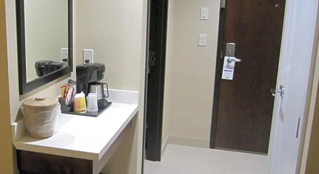 Четырёхместный номер Standard Holiday Inn Express Golden-Kicking Horse by IHG
