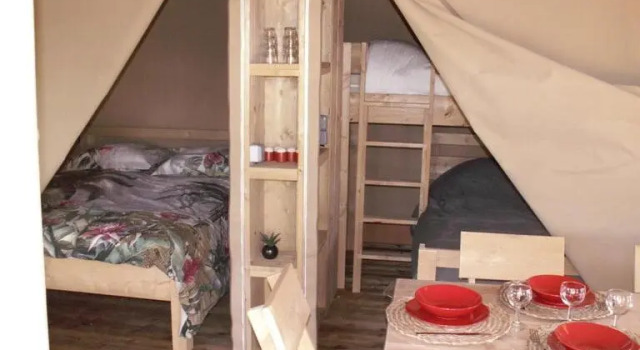 Тент Camping les Silhols