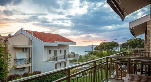 Полулюкс Royalty Suites Seaside