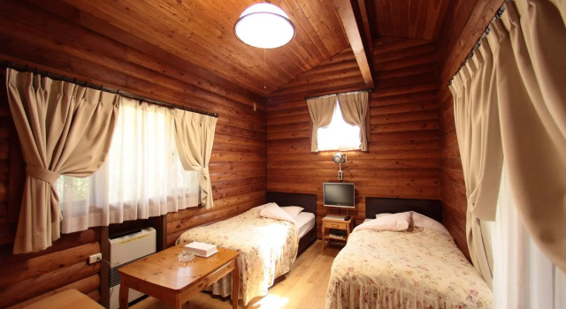 Cottage in Log Cabin