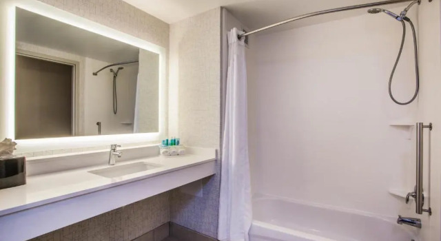 Люкс Holiday Inn Express & Suites Lexington Park California by IHG