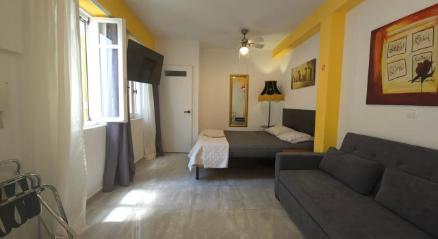 Sunny 35 sq m @historic center-bohemian Psyri-VFM, Забронировать Отель Афины Острова Саронического залива - Аттика, рядом с Холм Филопаппос