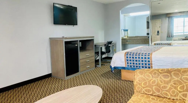 Четырёхместный номер Standard Home Place Inn and Suites-Hobby