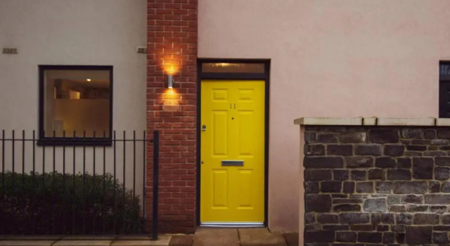 Deluxe Apartment near Cabot Circus w Parking sleeps 5