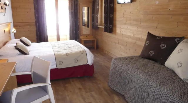 Четырёхместный номер Standard Chalet-Hôtel Le Beausoleil, The Originals Relais
