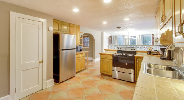 Коттедж 2 Mi to Downtown! Charming Home in Pensacola