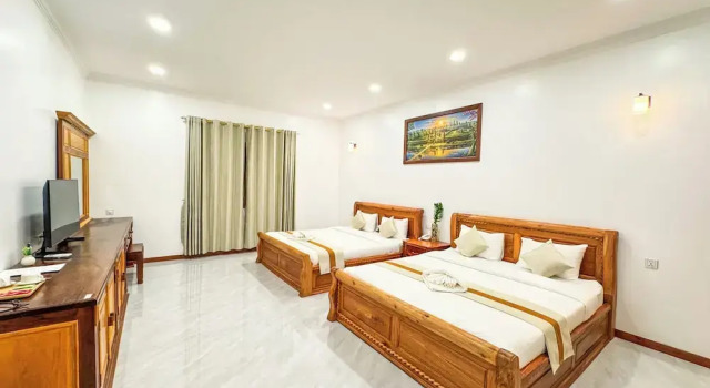 Двухместный номер Standard с балконом и с видом на бассейн Piseth Private Villa Hotel