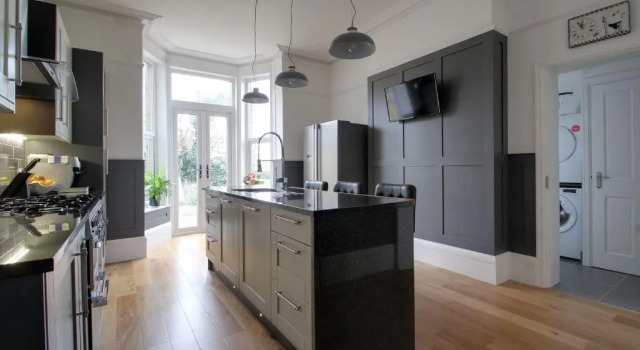 Коттедж Belmont Road - Stunning 3 Storey Victorian Home with Sea Views