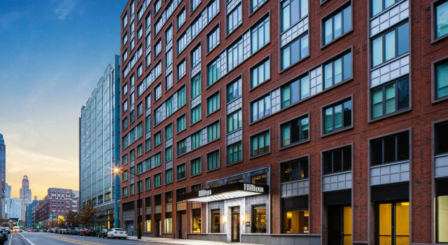 Hilton Brooklyn New York - Newly Renovated, Забронировать Отель Отели Бруклина с парковкой, рядом с Здание «Вильямсбург-Сейвингс-Бэнк-Тауэр», Парковка