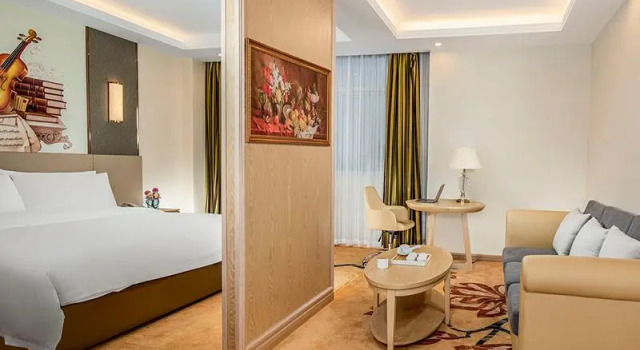 Vienna Hotel Jiangsu Taizhou Wanda, Book Hotel Hotels in Taizhou with Parking, Parking