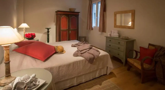 Elegant 3-bedroom Apartment in the Heart of BCN