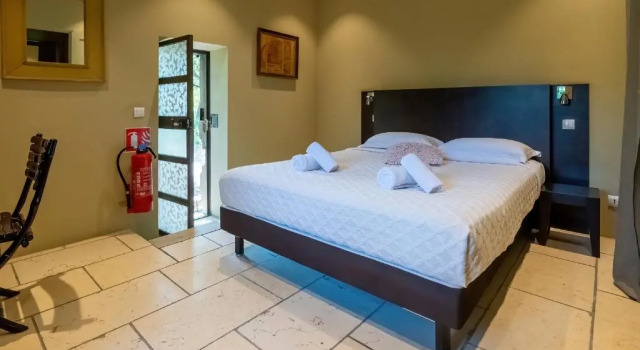 Семейный номер Standard с видом на озеро Hostellerie Le Paradou