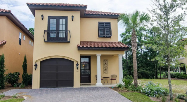 Villa Lago 1882, Varaa Villa Hotellit Emerald Coast uima-altaalla, Uima-allas