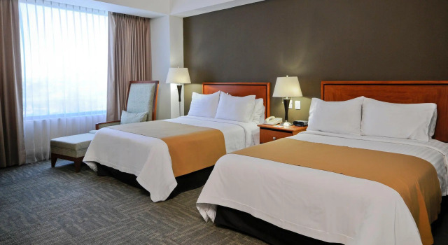 Четырёхместный номер Standard Holiday Inn Irapuato