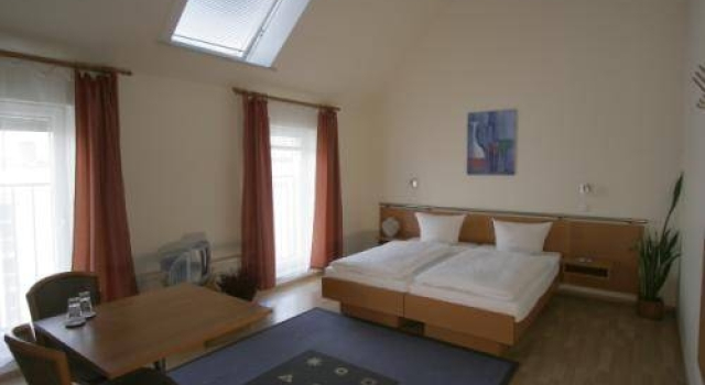 Hotel Pension Arta, Varaa Hotelli Charlottenburg Berliini