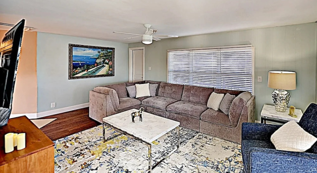 Canal-side W/ Private Dock, Boats & Bikes 2 Bedroom Duplex